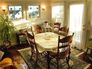 Vintage Cottage, The Grand Victorian Bed & Breakfast, Newport
