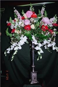 Sandra's & Donath's Florist, New York — A touch of elegance with a European Flair is our motto. We are a team of international designers designing weddings and special events servicing in the New York Metro area. We offer our time, creativity, dedication because we love to make everyone smile.  Our dream is to make your dreams turn into reality. Make an appointment with us and you will receive a gift and free consultation.