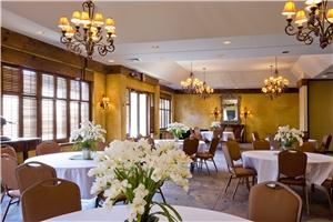 Salon des Bonnes, Maison St. Charles Inn & Suites, New Orleans