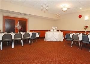 Comfort Inn Conference Center OH156, Columbus — Comfort Inn Conference Center caters to a wide variety of occasions from weddings to conventions. The elegant and newly renovated banquet rooms may hold from 25 to 300 guests, in fully air-conditioned and comfortable surroundings.