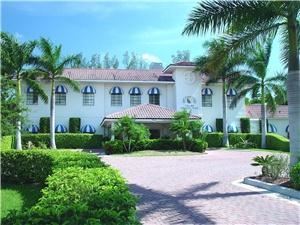 Collier Athletic Club, Naples — Collier Athletic Club, est. 1987
Fine Dining & Athletics
Centrally located in the City of Naples