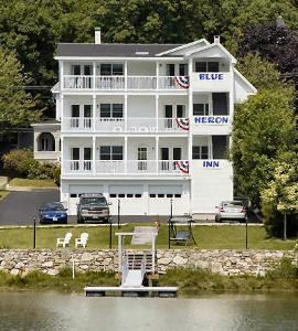 Blue Heron Seaside Inn, Boothbay Harbor — Large yet cozy, all rooms and suites have a water view and harborside deck plus all the following conveniences: 


Spacious Baths with Hairdryers 
Air Conditioned 
Private Entrances 
Seaside Decks 
Cable TV 
Wireless Internet (free) 
 

Phones (free local calls) 
In-Room Fridge with Ice 
Microwaves 
Complimentary Beverages 
Daily Newspaper 
Self-controlled Heat 
 
Full Breakfast on English Wedgwood© China.