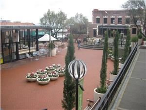 Ghirardelli Square Plaza, Ghirardelli Square, San Francisco — The Historic Ghirardelli Square has outdoor plaza space for events from 200-2000 people.  It has gorgeous views of The Bay & Alcatraz.  Easy on-site catering from our eclectic restaurants & wineries.