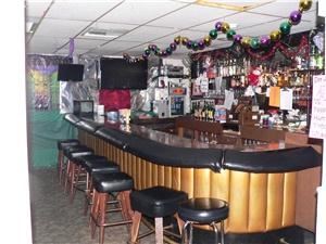 Mr. T's Bowl, Los Angeles — Bar at Mr. T's Bowl is warm and inviting.