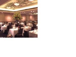 For more than 30 years, Emile's has been a culinary destination for patrons from all over the South Bay. The touches that made the place popular are still here: generously spaced tables, flowers in vases and subtle lighting.