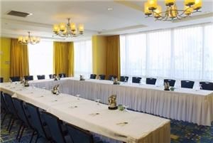 Seabreeze Room, Courtyard Marriott Fort Lauderdale Beach, Fort Lauderdale — Seabreeze meeting room located on mezzazine level 1,050 square feet can be used for small meeting and social gaterings
