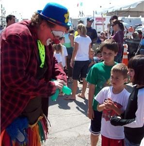 Laughing Jack The Clown, Cape Coral — Laughing Jack making balloons at Italian Fest 2009