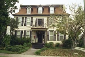 New Bern's Premier Bed & Breakfast

An Antebellum Inn serving guests since 1980