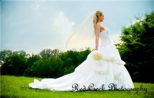 Red Creek Photography, Saint Louis — When photographing a wedding, I challenge myself as both an artist and an individual. My intention is that your wedding day be as perfect as possible and your album be filled with photographs of lasting value and style that will be cherished for generations.