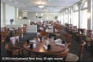 Seasons Cafe, Holiday Inn Harrisburg-East (Airport Area), Harrisburg — Restaurant
