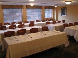 Evergreen Commons, Quality Inn & Suites Maine Evergreen Hotel, Augusta — Evergreen Commons - classroom setup.