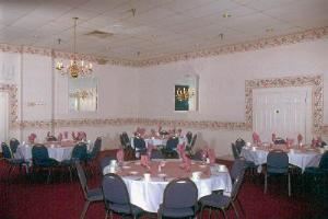 Williamsburg Room, Klemmer's Banquet Center, Milwaukee — Williamsburg Room - Capacity 350