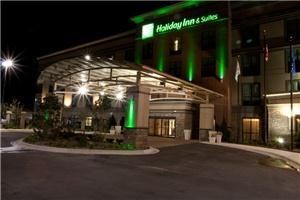 Holiday Inn & Suites Tulsa South, Tulsa — Beautiful brand new Holiday Inn & Suites Tulsa South with a spacious banquet room available for meetings, parties, etc.