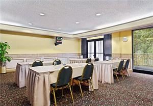 Conference Room, Courtyard Austin Northwest/Arboretum, Austin — Our fully equipped meeting room will make for the perfect business presentation using our in-house LCD projector and audiovisual equipment. We also offer a variety of breakfast and lunch menus to cater to your guests.