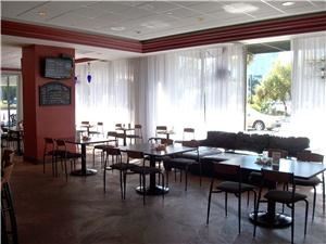 Water Works, Howard Johnson Plaza Downtown Tampa Riverside, Tampa — Waterworks restauant and lounge. TV's located in various areas for viewing pleasure. Indoor and outdoor seating. Private room for private parties also available.