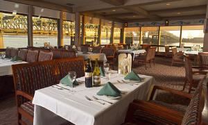 Pacific Grill And Chowder House, Red Lion Hotel Vancouver At The Quay, Vancouver