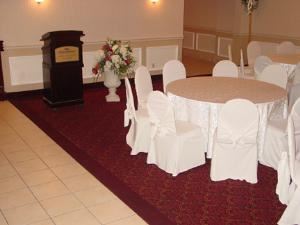 Kennedy Room, Howard Johnson Express Inn & Suites Brampton, Brampton — THE KENNEDY ROOM and THE SKYLIGHT ROOM are perfect for :WEDDINGS CORPORATE EVENTS BIRTHDAYS CHRISTMAS PARTIES ANNIVERSARIES REUNIONS SEMINARS ENGAGEMENT PARTIES JACK AND JILL SPORTS BANQUETS AWARD DINNERS DINNER AND SHOW EVENTS SALES AND PRODUCT LAUNCHES