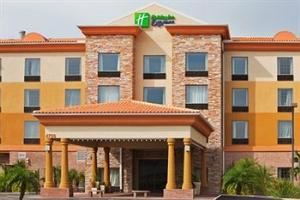 Holiday Inn Express Tampa Stadium, Tampa — Hotel Exterior