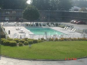 Come visit us in beautiful Henderson Ky.  Enjoy the luxury of the largest pool in Henderson while sleeping in comfort in one of our many suites.  Jacuzzi and Honeymoon Suites available.