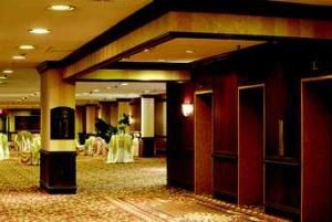 Foyer, Sheraton Bloomington Hotel, Minneapolis — Discover all that we have to offer