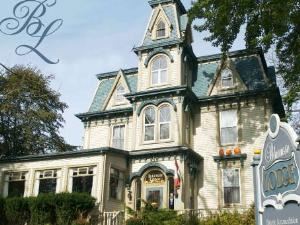 Bluenose Lodge