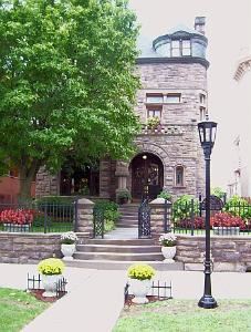 1888 Historic Rocking Horse Manor Bed & Breakfast, Louisville