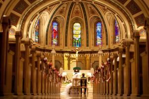 Mayne Frame Photography, Boise — Top Idaho Wedding Photographer Brad Mayne defines the balance of glamour and elegance in his Photojournalism and Portrait Photography.