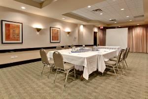 Executive Meeting Package, Holiday Inn Express Downtown, Edmonton — Salon A