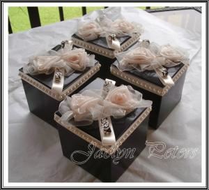 Jaclyn Peters Designs, Boca Raton — Fashionista Floral Ivory Organza Rose Favor Box.
Available in your choice color and size box and organza rose color