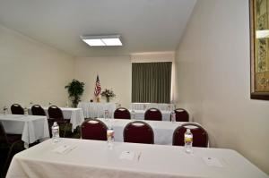 Heritage, BEST WESTERN PLUS Heritage Inn, Rancho Cucamonga — Heritage room is perfect for small meetings.