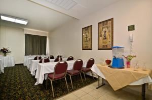 Heritage2, BEST WESTERN PLUS Heritage Inn, Rancho Cucamonga — Heritage room is perfect for classroom style meetings up to 15 people or boardroom style meetings up to 12 people.