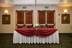 Virginia Dare2, BEST WESTERN PLUS Heritage Inn, Rancho Cucamonga — Our experienced Sales team can assist you in creating a lovely and memorable event.