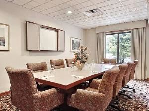 Board Room, Wingate Inn Tampa North, Tampa — Fortune 500 Style Boardroom - Tampa FL Hotel Meeting Space - Board Room