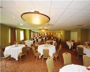 Meeting/Event Space, Comfort Inn Monticello, Charlottesville — From banquets to corporate luncheons to weddings to receptions, our Peidmont Conference Center is sure to suite any occasion. We offer full service catering with customizable menus.