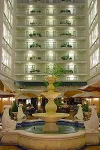 Garden Atrium is ideal for breakouts and dining funtions.  Our complimentary full cooked-to-order breakfast and complimentary evening manager's reception is held here.