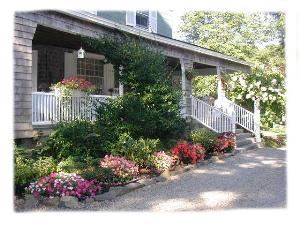 Inn at Tanglewood Hall, York Harbor — For an ideal weekend getaway, romantic honeymoon or anniversary celebration, or simply a night away from business humdrum, we welcome you to savor with generations past, the serendipity and splendor of the Inn at Tanglewood Hall.