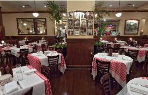 Dining Room, Maggiano's Little Italy - Chevy Chase, Washington — Dining Room