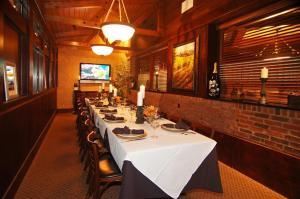 Entire Facility, Chamberlain's Fish Market Grill, Addison