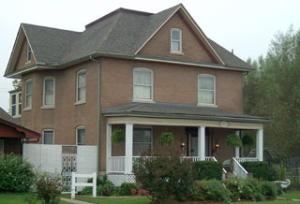 Reservation Fine Dining, Elegant Lodging, Corporate Extended Stay, Business Travelers, Motorcyclers, Honeymooners, Catering, Meetings, Weddings, and Special Events.