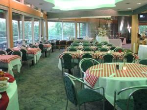 Grill Room, Woodington Lake Golf Club, Tottenham — This is our daily restaurant ~ breakfast, lunch and dinner during our regular golf season.  Closed in the winter months