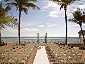 Ocean Sky Hotel and Resort, Fort Lauderdale — Lobby : Marble floor with crystal chandelier