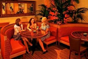 Oasis Bar & Grill, Woodfin Suites Hotel - San Diego, San Diego