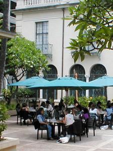 Cafe Laniakea, Laniakea YWCA, Honolulu — The courtyard of Café Laniakea is an ideal unhurried, unfettered spot to sit a spell and browse the daily news or,
as most people seemed to be doing, meeting up with friends for a cozy lunch. It is a delight anywhere to find a casual but charming restaurant with great service and terrific food at
good prices. In downtown Honolulu, this is clearly the sort
of place locals think of first when suggesting where to get together mid-day.