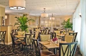 Dutch's Grill, Holiday Inn Alexandria Eisenhower Avenue, Alexandria