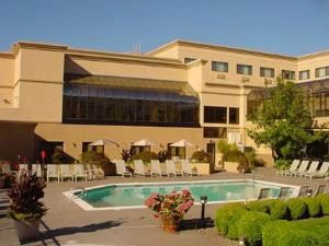 Garden Courtyard, Monarch Hotel & Conference Center, Clackamas — Our Pacific Ballroom and Monarch Hall both open to our beautifully landscaped garden courtyard, which is also available for outdoor gatherings. Several Board Rooms accommodate smaller, private groups.