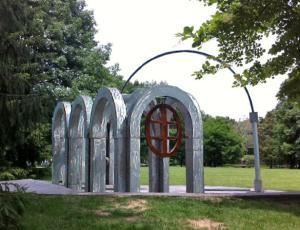 Small Park with Arches, Toledo Botanical Garden, Toledo — Small Park w/ Arches:
This steel “urban-ique” sculpture offers a modern backdrop for your wedding ceremony. Fits 350 guests. $500