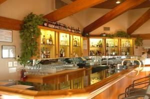 The Lounge, Mount Vernon Country Club, Golden