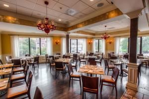 Quattro Pazzi, Quattro Pazzi Restaurant, Stamford — 2nd Floor Dining Room and Bar, holds up to 75