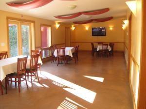Olympic Room, Farm Kitchen, Poulsbo