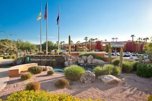 Holiday Inn Express Hotel & Suites Scottsdale - Old Town, Scottsdale — Nestled deep in the Sonoran Desert, Scottsdale is a lovely oasis that offers the excitement and attractions of a busy metropolis, as well as the quiet and laid-back atmosphere of a Western town. The Holiday Inn Express® Hotel & Suites Scottsdale offers easy access to the area's attractions and lovely desert landscape.

Corporate travelers appreciate that our modern facilities include a well-equipped Business Center, as well as an 875-sq-ft event room. The hotel's location in Scottsdale, Arizona places guests near such area businesses as Scottsdale Healthcare, General Dynamics, Boeing and Greenbaum Surgery Center.

Explore the nearby, beautiful Desert Botanical Garden. After , head over to the Phoenix Zoo for a fun-filled afternoon. If you're in the mood to go shopping, you can check out Old Town Scottsdale or Fashion Square Mall.
